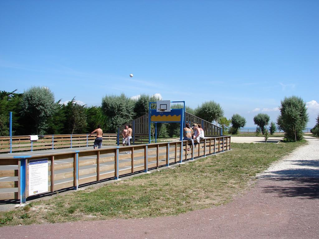 Camping Phare Ouest Saint-Denis-dʼOléron Extérieur photo
