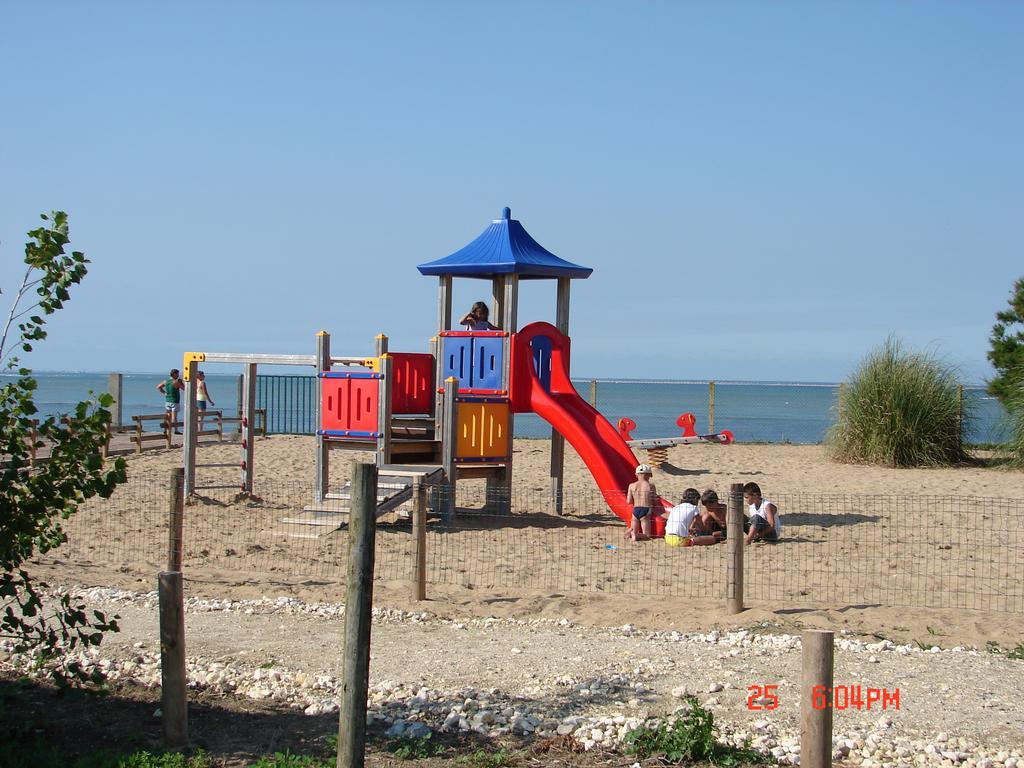 Camping Phare Ouest Saint-Denis-dʼOléron Extérieur photo